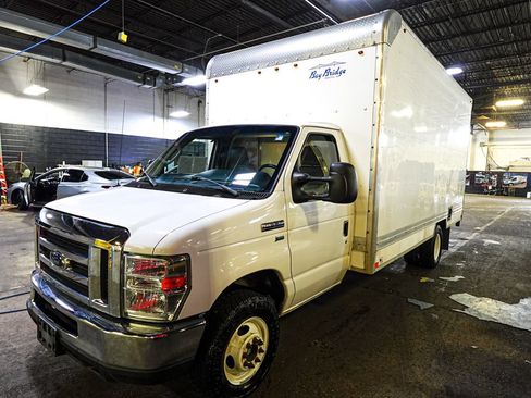 Used 2019 Ford E-350 and Econoline 350 Super Duty w/ Power Windows & Locks Group RWD image 3