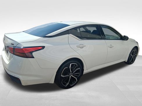 Used 2024 Nissan Altima 2.5 SR w/ SR Premium Package FWD image 5