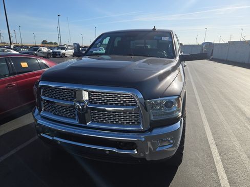 Used 2018 RAM 2500 Laramie w/ Convenience Group AWD/4WD image 2