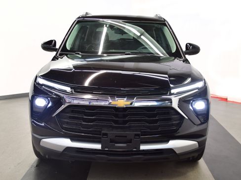 Used 2025 Chevrolet TrailBlazer LT AWD/4WD image 3