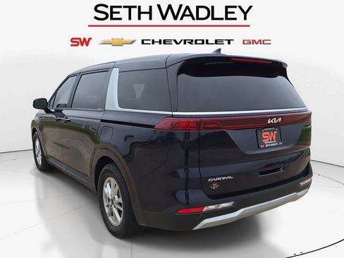 Used 2024 Kia Carnival LX FWD image 5