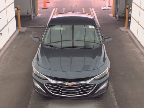 Used 2019 Chevrolet Malibu LT image 2