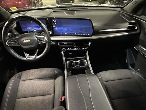 Used 2024 Chevrolet Traverse LT w/ Enhanced Driving Package AWD/4WD image 17