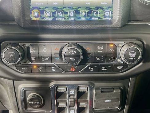 Used 2022 Jeep Wrangler Unlimited Rubicon w/ Trailer Tow Package image 23