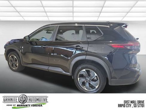 Used 2025 Nissan Rogue SV AWD/4WD image 4