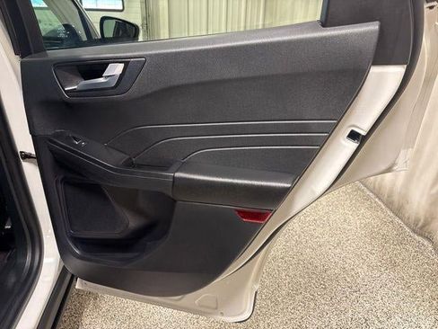 Used 2022 Ford Escape Titanium image 23