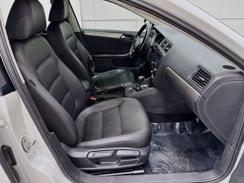 Used 2017 Volkswagen Jetta SE image 11
