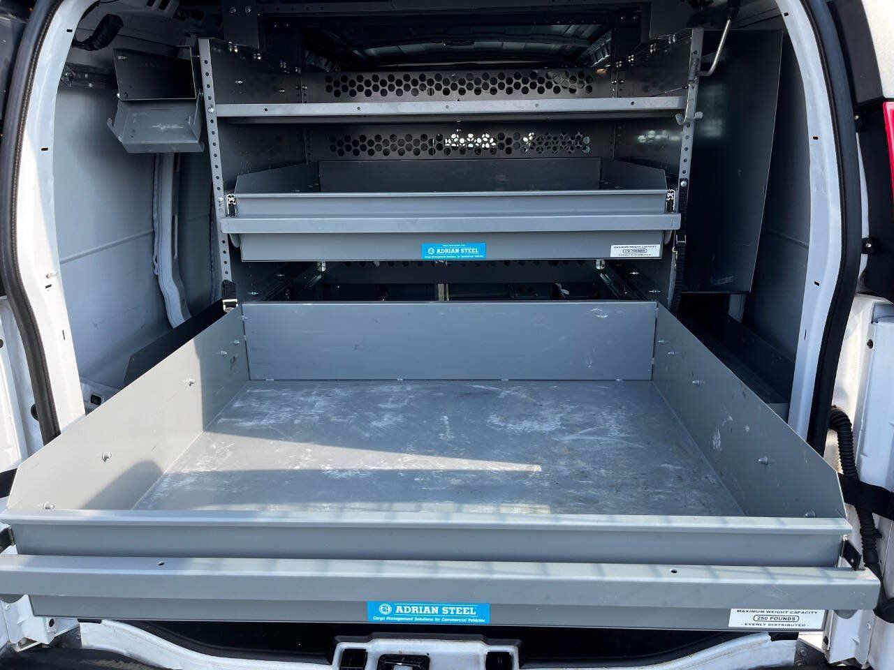 Used 2017 Chevrolet Express 2500 RWD image 16