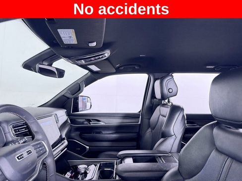 Used 2023 Jeep Wagoneer L Series II image 11