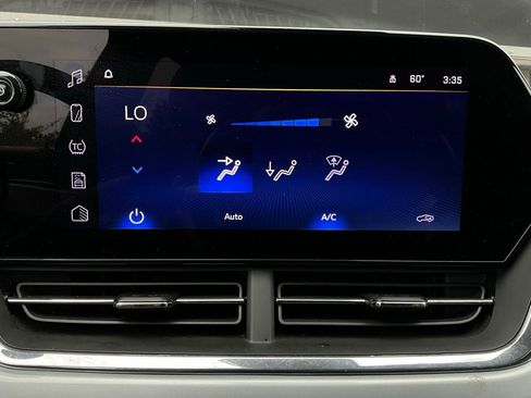 Used 2025 Chevrolet Trax LT FWD image 28