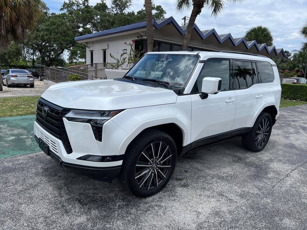 Used 2024 Lexus GX 550 w/ Accessory Package (2T) AWD/4WD image 2