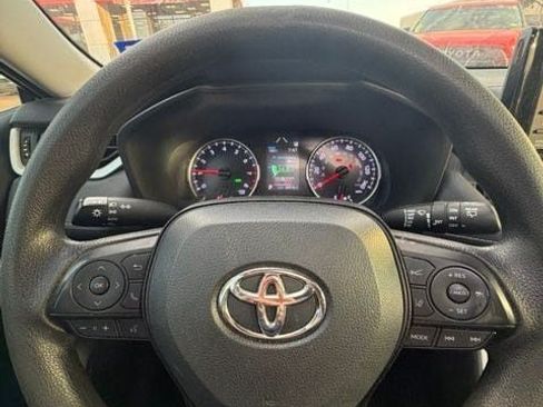 Used 2022 Toyota RAV4 XLE w/ Convenience Package FWD image 6