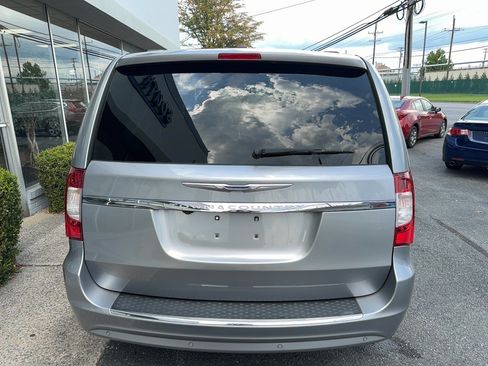 Used 2014 Chrysler Town & Country Touring-L w/ Driver Convenience Group FWD image 24