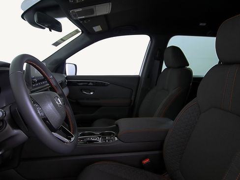 Certified 2025 Honda Pilot Sport image 22