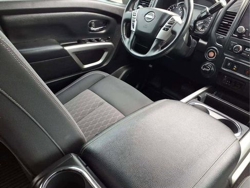 Used 2024 Nissan Titan SV w/ SV Convenience Package image 9