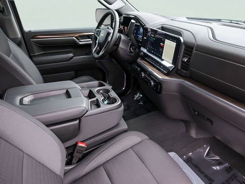 Used 2025 Chevrolet Silverado 1500 LT w/ Convenience Package II image 32