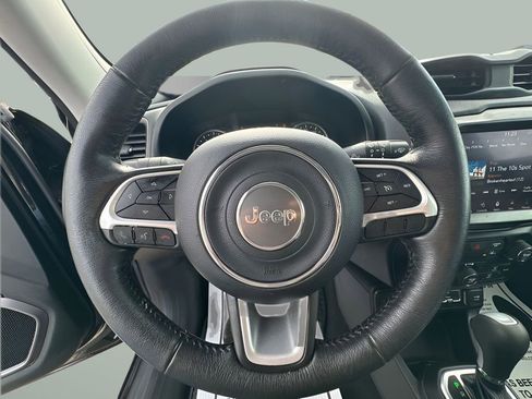 Used 2023 Jeep Renegade Latitude w/ Premium Group image 9