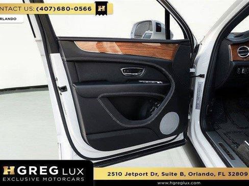Used 2022 Bentley Bentayga AWD/4WD image 34