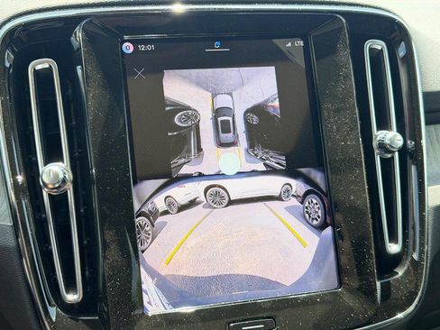 New 2026 Volvo XC40 B5 Plus w/ Climate Package AWD/4WD image 12