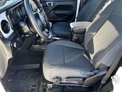 Used 2025 Jeep Wrangler Sport image 18