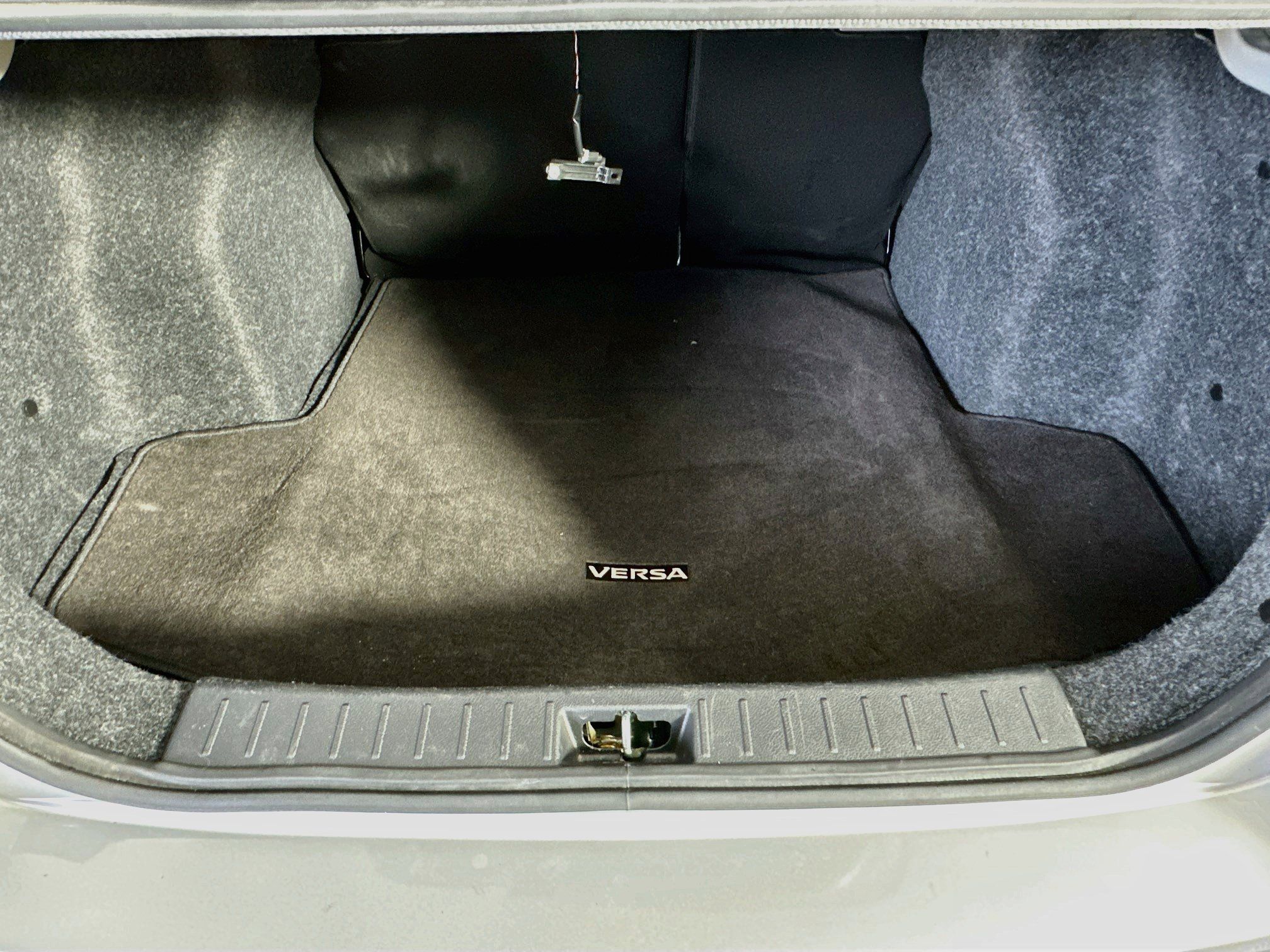 Used 2025 Nissan Versa SV FWD image 27