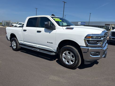Certified 2026 RAM 2500 Big Horn AWD/4WD image 3