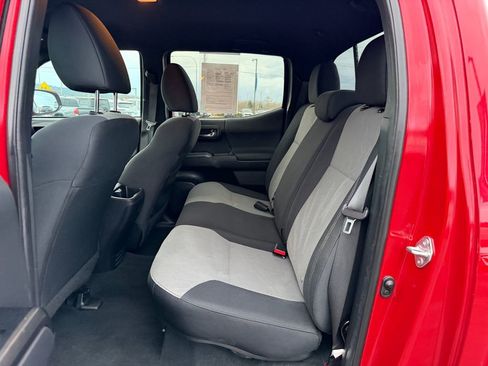 Used 2022 Toyota Tacoma TRD Off-Road image 13