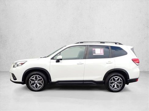 Used 2023 Subaru Forester Premium w/ Popular Package #2 AWD/4WD image 2
