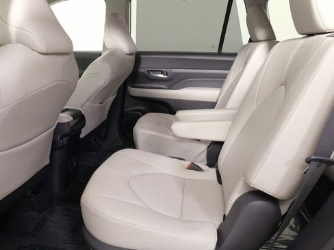 Used 2024 Toyota Grand Highlander XLE image 34