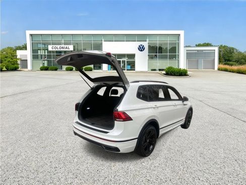 Certified 2023 Volkswagen Tiguan SE R-Line AWD/4WD image 10