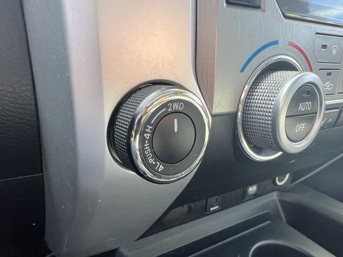 Used 2014 Toyota Tundra Limited w/ Limited Premium Package image 27