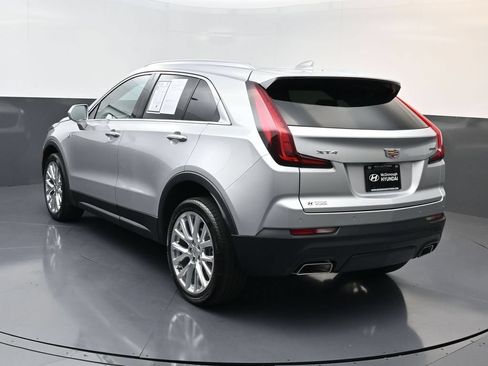 Used 2020 Cadillac XT4 Luxury w/ Cold Weather Package FWD image 5