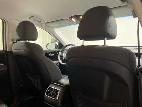 Used 2020 Kia Sorento LX image 11