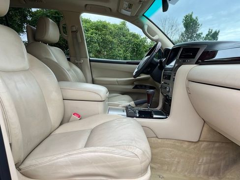 Used 2013 Lexus LX 570 4WD w/ Luxury Pkg image 27