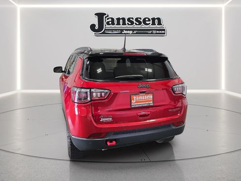 Used 2025 Jeep Compass Trailhawk AWD/4WD image 4