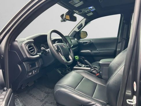 Used 2019 Toyota Tacoma TRD Off-Road AWD/4WD image 19