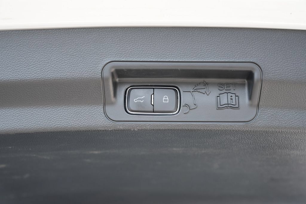 Used 2023 Ford Explorer 4WD image 11