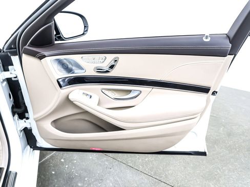 Used 2020 Mercedes-Benz S 560 Sedan image 25