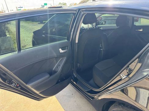 Used 2017 Kia Forte LX FWD image 17