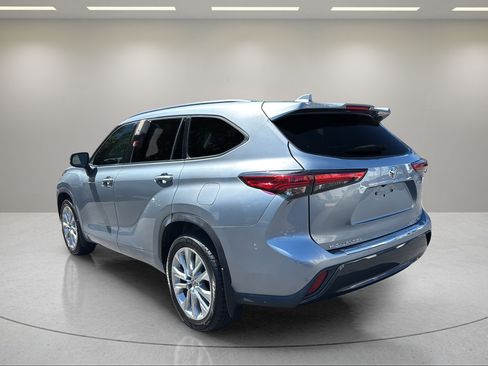 Used 2021 Toyota Highlander Limited AWD/4WD image 8