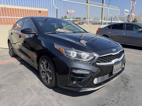 Used 2019 Kia Forte LXS FWD image 2