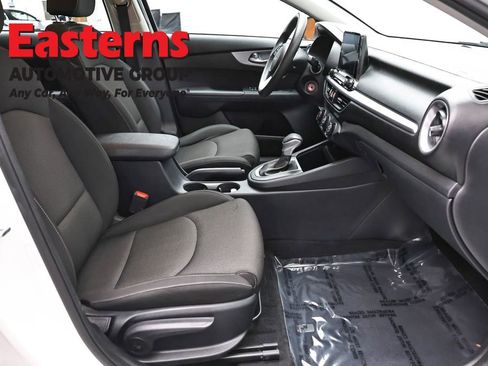 Used 2022 Kia Forte LXS FWD image 23