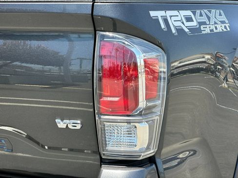 Used 2021 Toyota Tacoma TRD Sport AWD/4WD image 23
