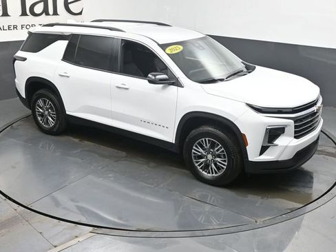 Used 2025 Chevrolet Traverse LT image 49