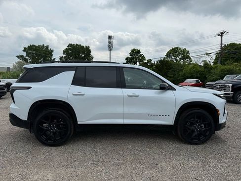 Used 2026 Chevrolet Traverse RS w/ LPO, Floor Liner Package AWD/4WD image 6