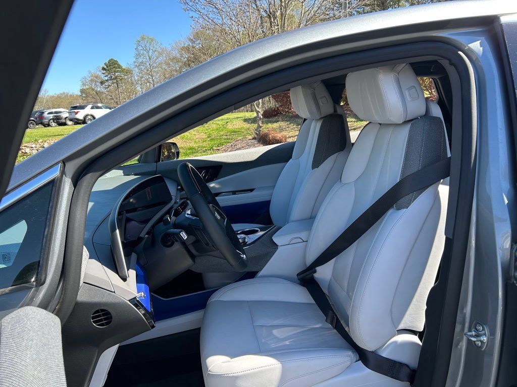 Used 2025 Cadillac Optiq Luxury 1 AWD/4WD image 46