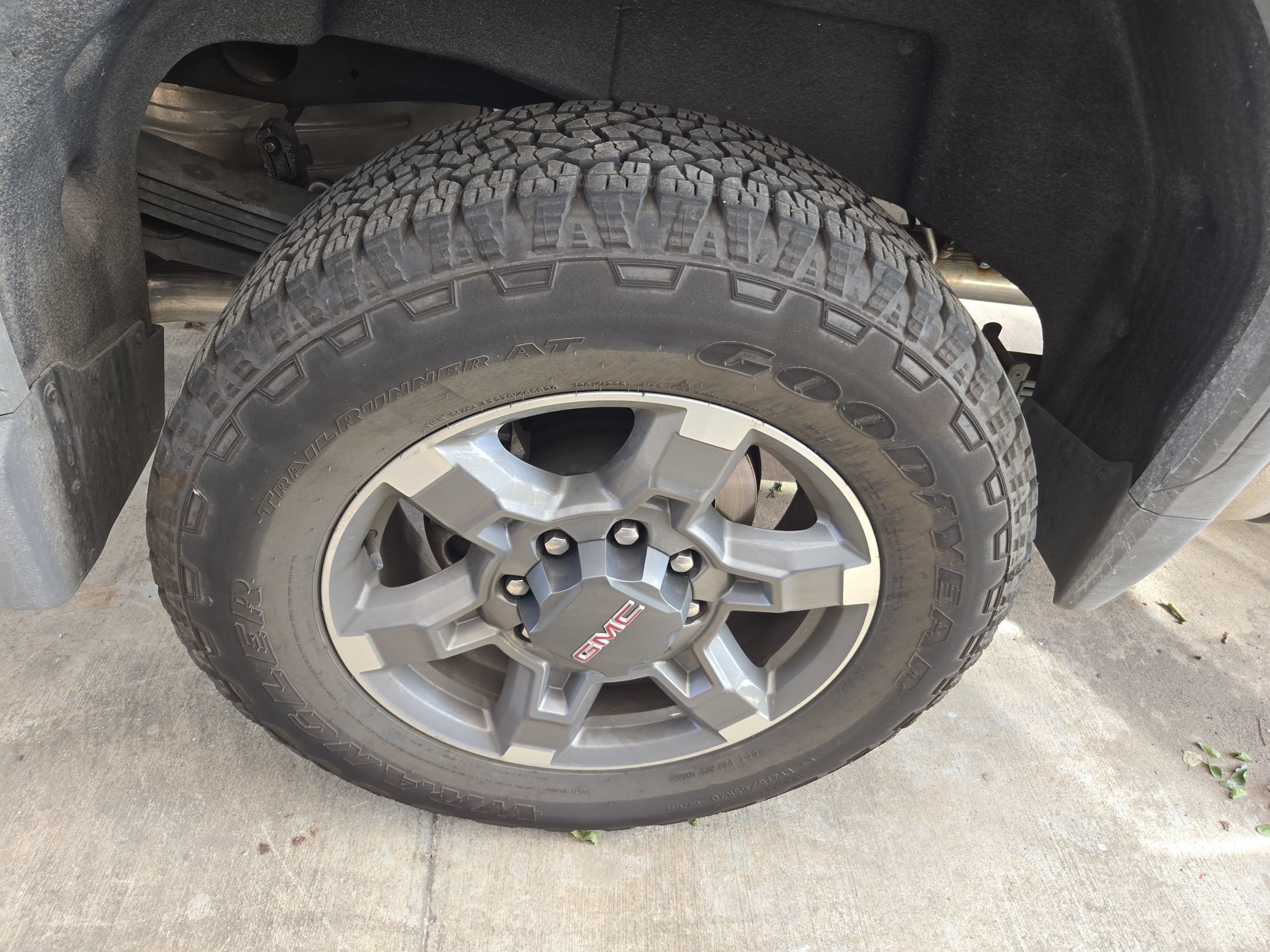 Used 2026 GMC Sierra 2500 SLE w/ SLE Value Package; AWD/4WD image 9