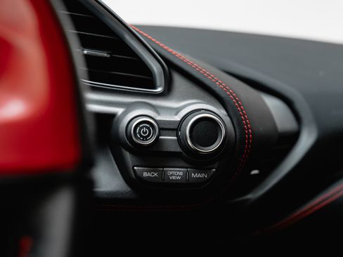 Used 2018 Ferrari 488 GTB RWD image 50