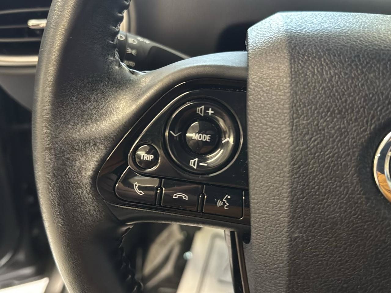 Used 2022 Toyota Prius Prime XLE FWD image 11