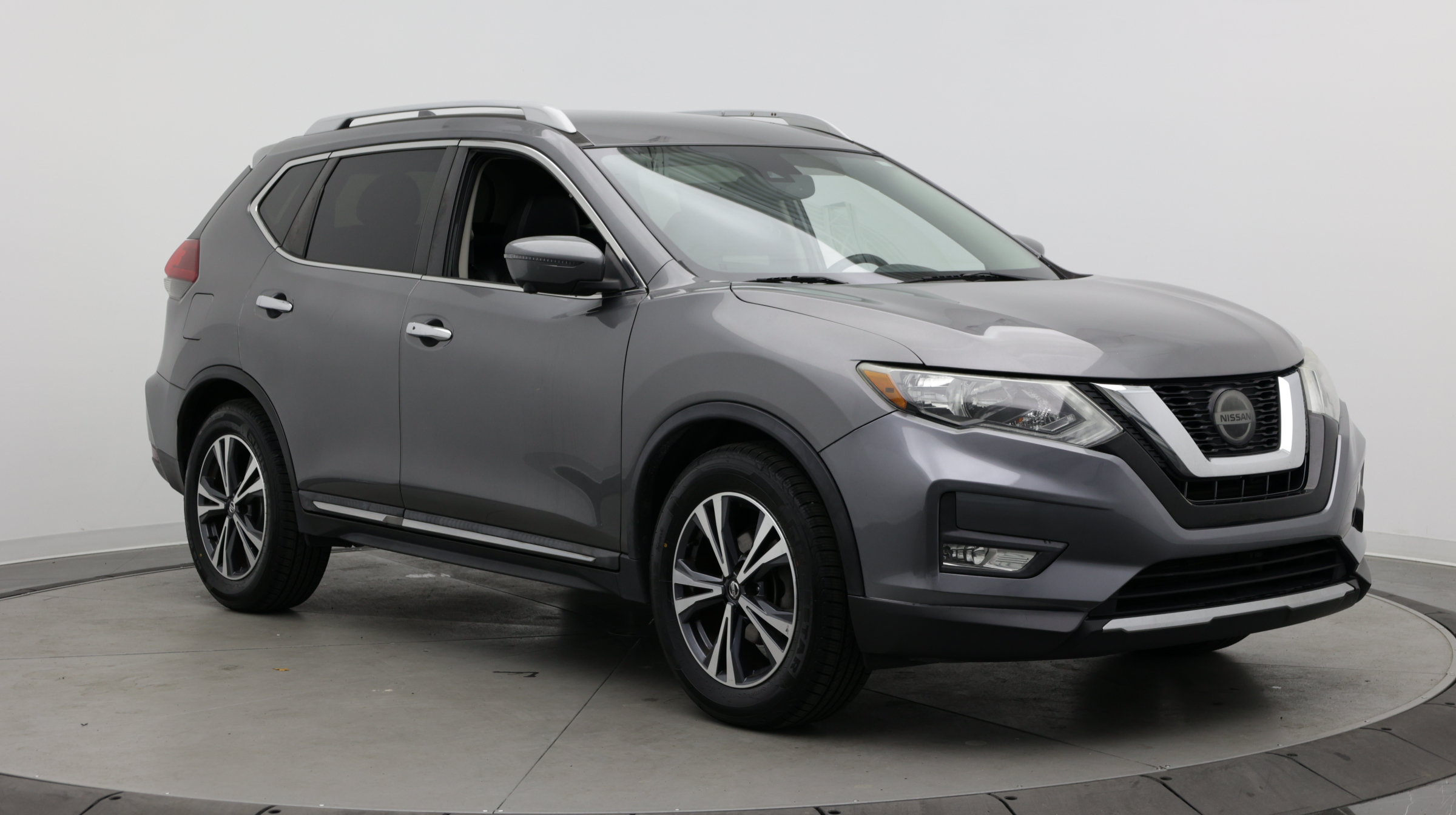 Used 2018 Nissan Rogue SL FWD image 3